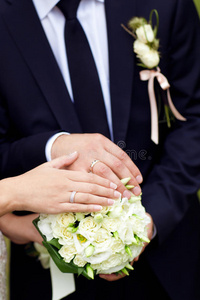 花束和结婚戒指
