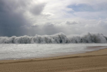 风暴中的海啸波