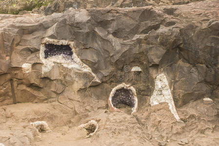 岩石中的大地测量