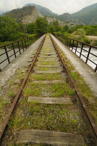 废弃铁路线图片