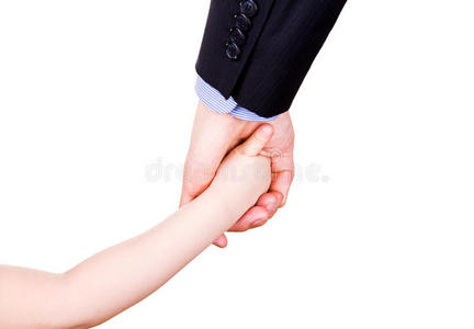 孩子握着父亲的手。信任团结和支持的概念。