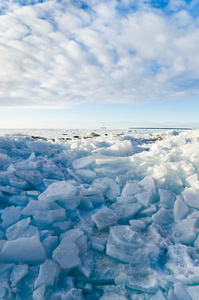 海上一堆碎浮冰