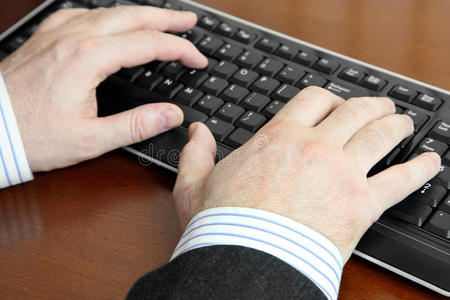 男性用键盘打字
