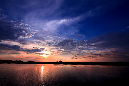 黄昏天空美丽日落日出