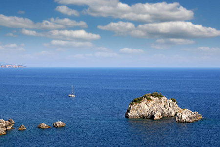 岩石在海帕尔加希腊海景