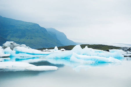 冰川湖的冰山。冰岛