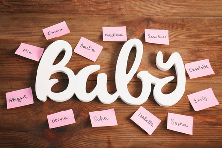 具有不同名称的词婴儿和纸贴纸