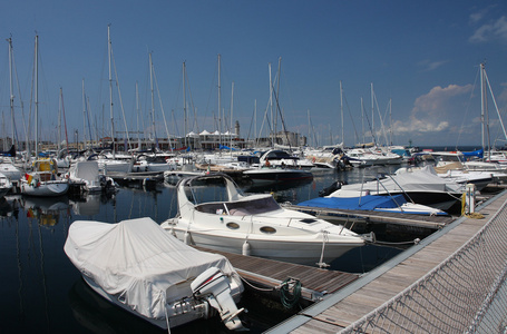 快艇和帆船在意大利的里雅斯特港