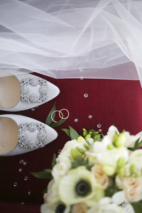 婚礼安排 戒指 鞋子 面纱 和新娘捧花
