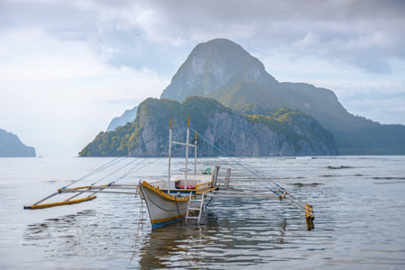 El Nido 美丽的卡德劳岛岛日落景观在巴拉望岛