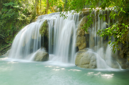爱侣湾瀑布国家公园 kanjanaburi 泰国森林深处瀑布