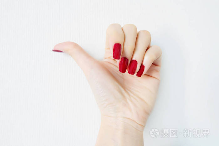 美丽的女人红指甲.