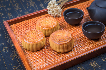 月饼，中国中秋节日食品