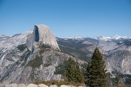 徒步旅行 panaramic 火车在约塞米蒂