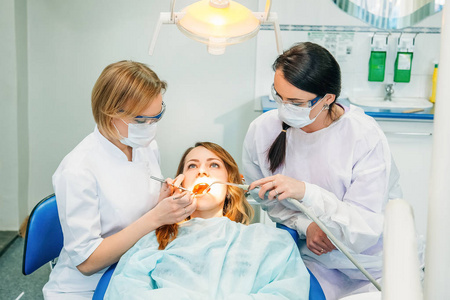 治疗 口腔修复 口腔修复体 牙齿 诊所 女孩看牙医