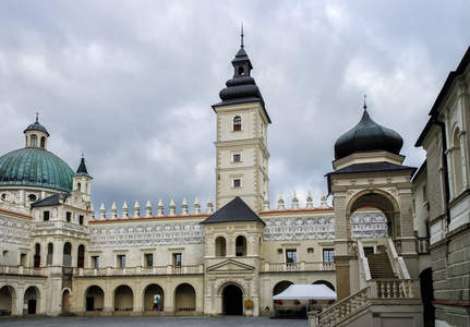 波兰 Podkarpackie 省 Przemysl 附近的 Krasiczyn 城堡庭院