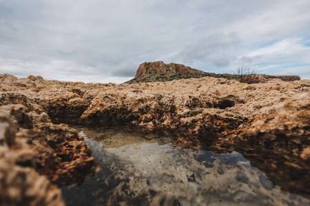 海景与佩特拉头 Romiou，也被称为阿芙罗狄蒂的岩石，是海栈在塞浦路斯帕福斯