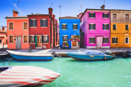 色彩缤纷的立面布拉诺，威尼斯省
