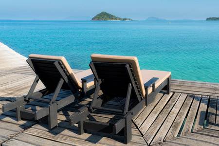 完美夏日热带天堂海滩, 配有休闲椅
