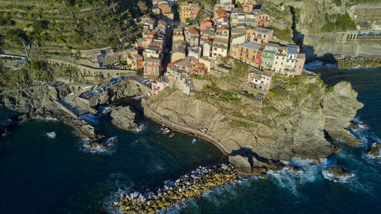 空中射击与上一个著名的 Cinqueterre 的 Manarola 无人机