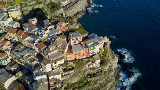 空中射击与上一个著名的 Cinqueterre 的 Manarola 无人机