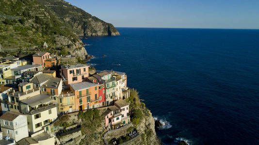 空中射击与上一个著名的 Cinqueterre 的 Manarola 无人机