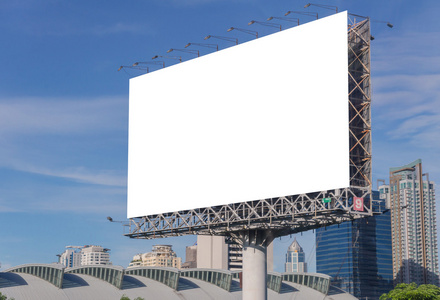 关于建设在城市视图背景大空白广告牌