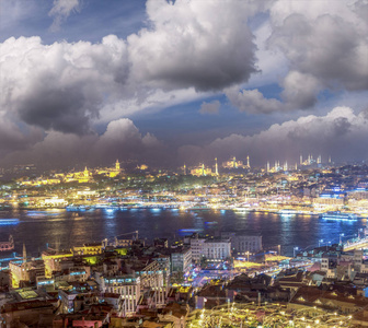 从土耳其 Beyoglu 日落的伊斯坦布尔鸟瞰图