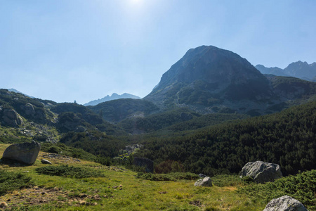 保加利亚 Pirin 山 Begovitsa 河谷景观及齿峰