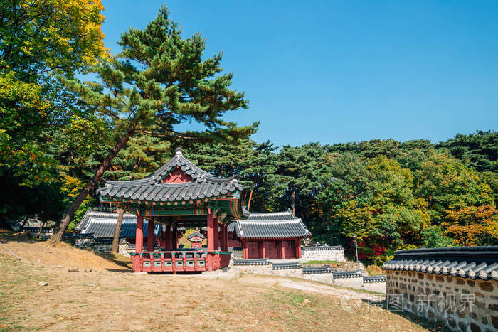 南汉山城堡垒在秋天在光州 韩国