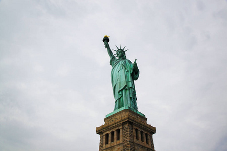 美丽的看法独立的自由女神像纽约