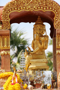 在尼泊尔加德满都市尊佛像