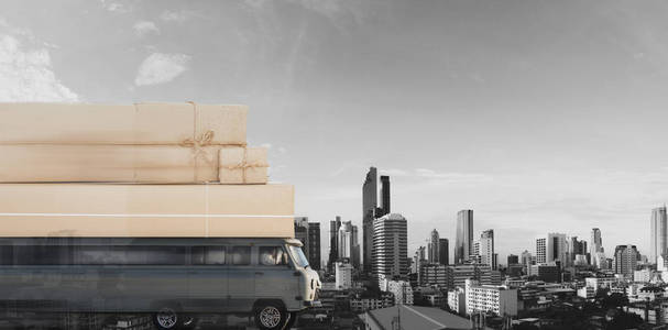 快速送货包裹概念, 送货箱在屋顶上快速驾驶货车
