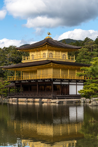 市的京都，日本，称为金阁寺的金色大厅
