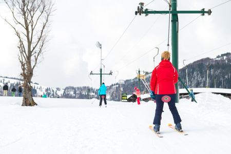 冬季运动，滑雪用滑雪电梯