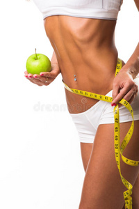 用苹果和测量带适合女性身体