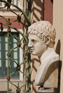 意大利热那亚皇宫花园大门和雕像