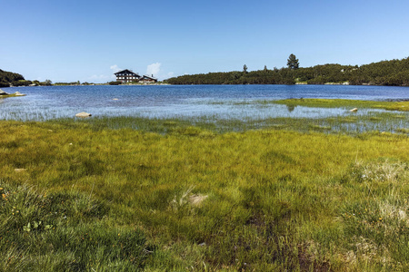 Bezbog 湖，皮林山全景