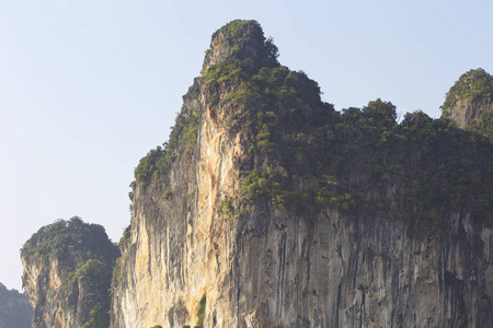 泰国莱利半岛风景如画的岩石图片