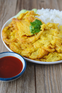 煎蛋卷，用大米，泰国菜，此菜，泰国的简单午餐