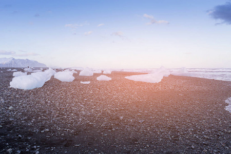 冰在黑岩石海滩, 冰岛冬天自然风景