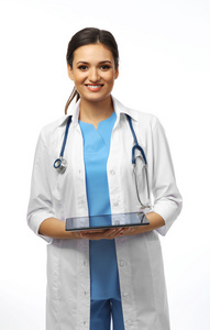 微笑医疗医生抱着一台平板电脑