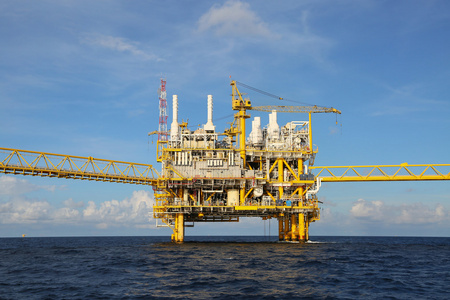 生产石油和天然气 石油和天然气工业和辛勤工作的海上施工平台 生产平台和操作过程的手动和自动功能