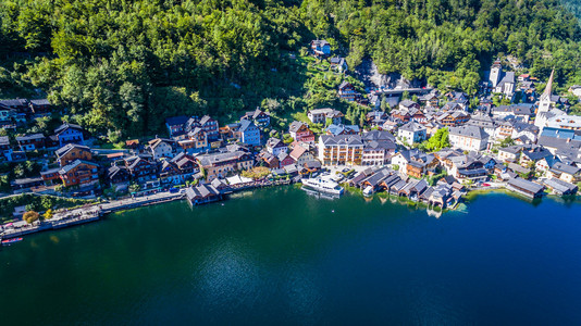 全景图，Hallstaetter See 在奥地利阿尔卑斯山，奥地利哈尔施塔特村