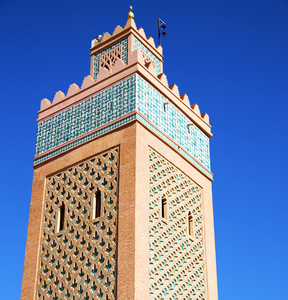在摩洛哥非洲尖塔和蓝蓝的天空