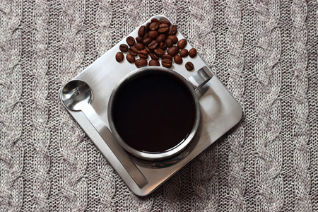 金属杯黑色每天早上喝咖啡