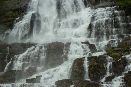 Tvindefossen挪威著名的瀑布