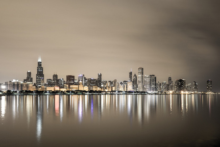 芝加哥地平线在晚上