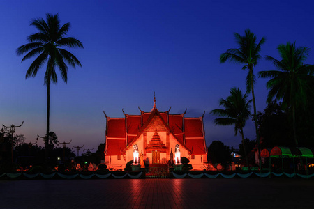 在晚上的 Wat Phumin 寺