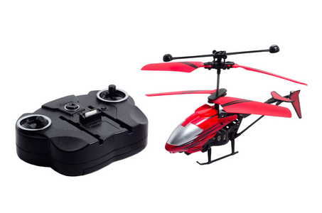 遥控直升机玩具在孤立的白色背景